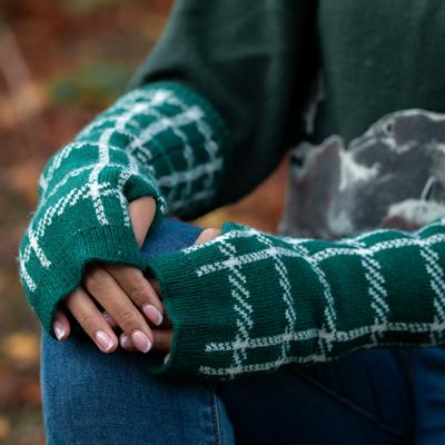Alex Max Wrist Warmers - Forest Green